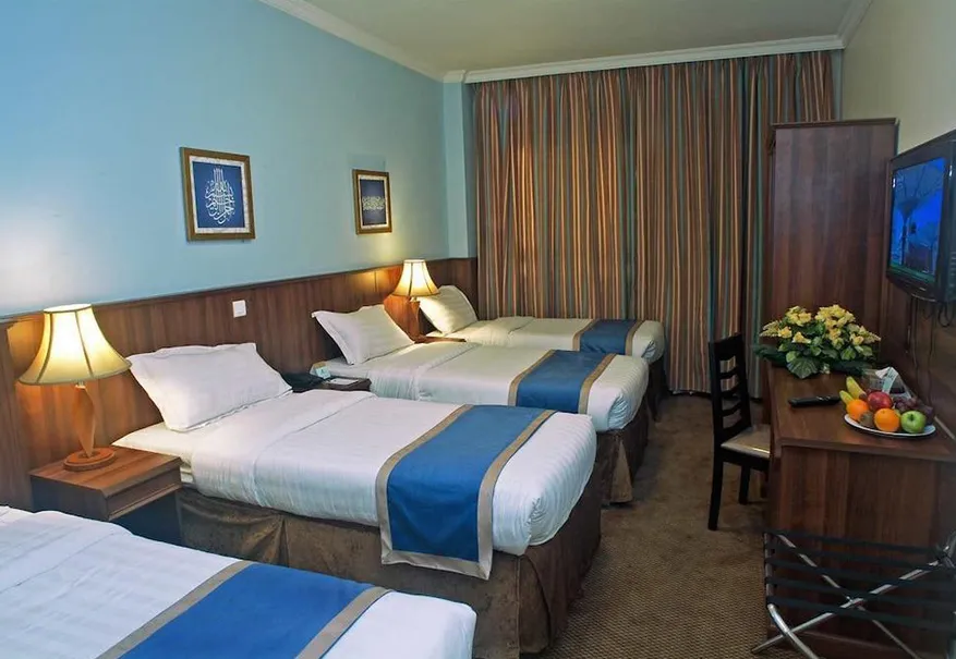 4 single beds room  