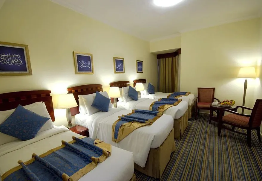 4 single beds room  