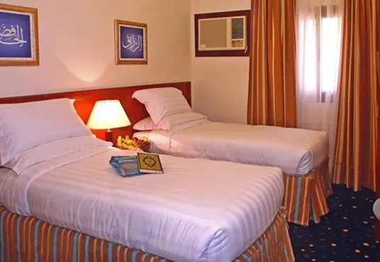 2 single bed in the room