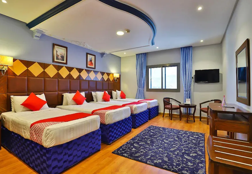 4 single beds room 