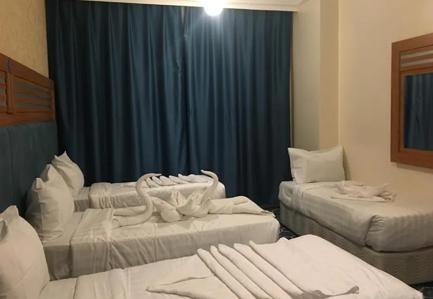 /media/umrah-images/4-single-beds-in-the-room%20%282%29.webp