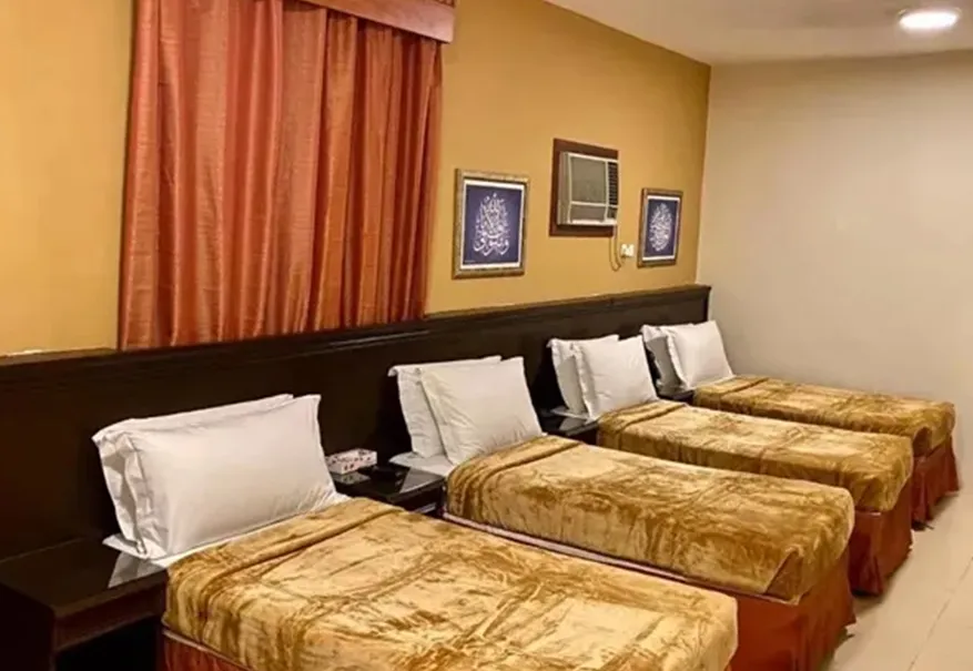 /media/umrah-images/4-single-beds-in-the-room.webp