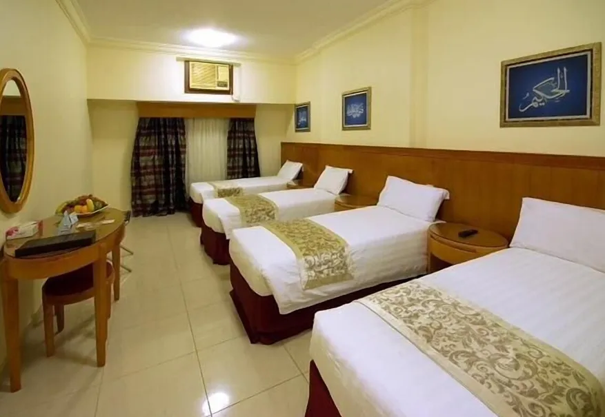 /media/umrah-images/4-single-bedsroom%20%284%29.webp