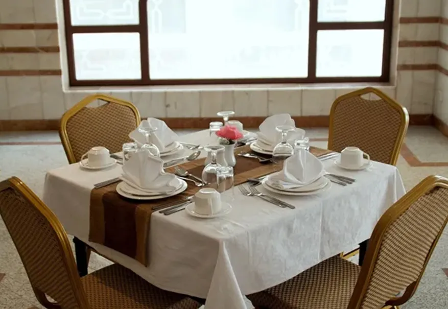/media/umrah-images/dining-area%20%2810%29.webp