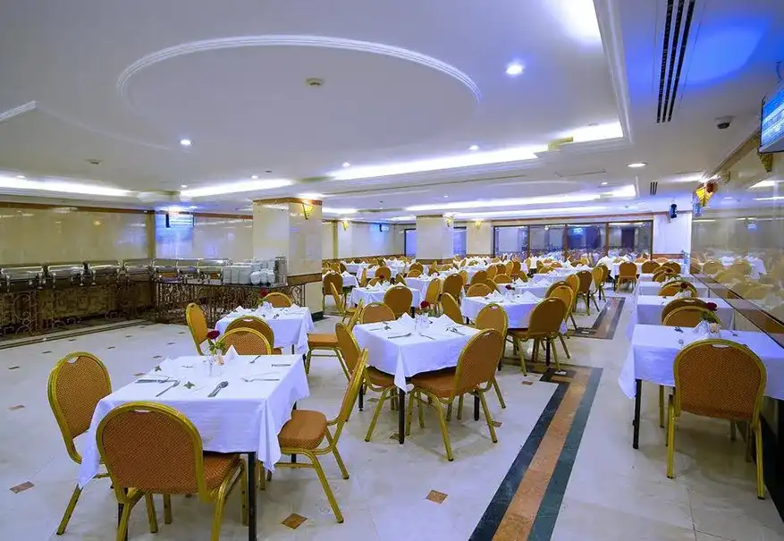 /media/umrah-images/dining-area%20%2830%29.webp