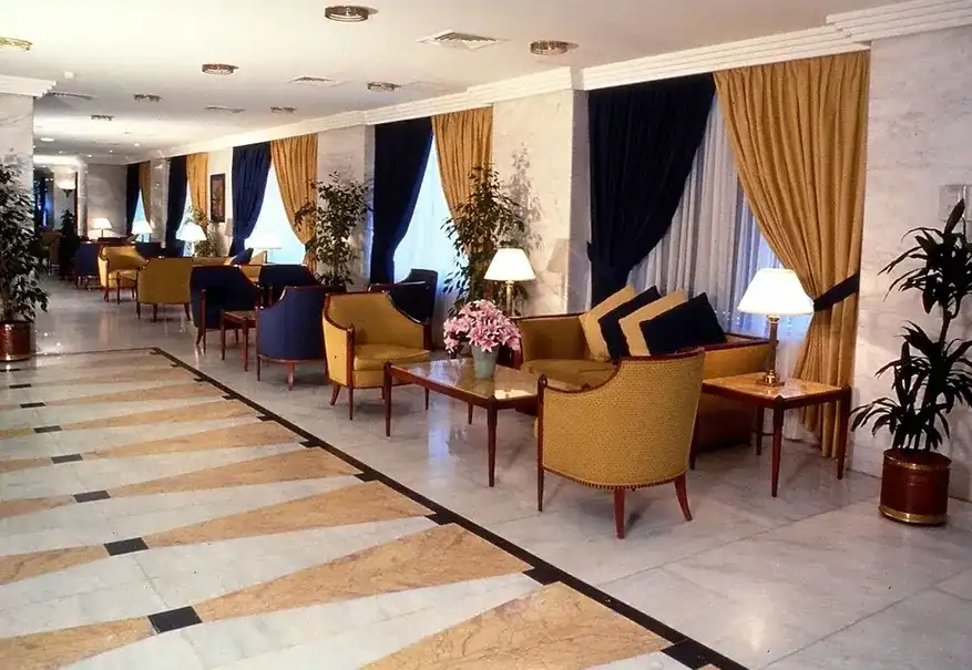 /media/umrah-images/dining-area%20%284%29.webp