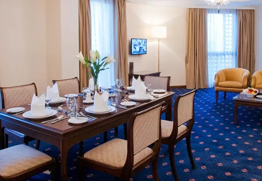 /media/umrah-images/elegant-dining-%20suite.webp