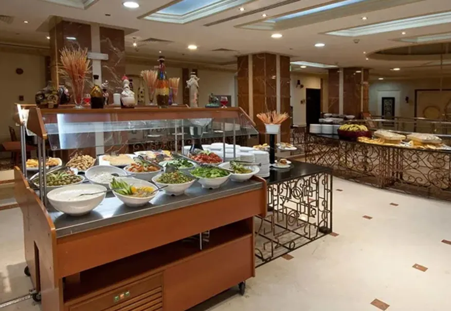 /media/umrah-images/food-area%20%281%29.webp