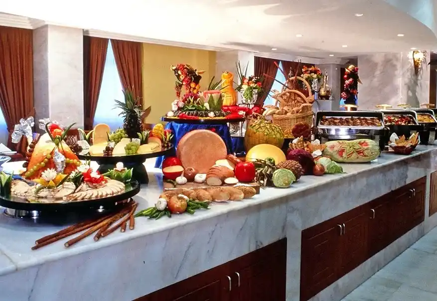 /media/umrah-images/food-area.webp