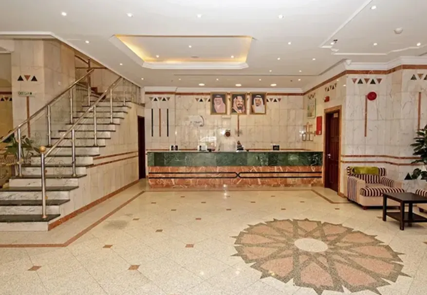 /media/umrah-images/hotel-front-desk.webp