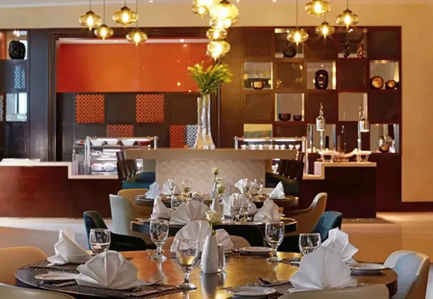 /media/umrah-images/luxury-dining-%20area.webp