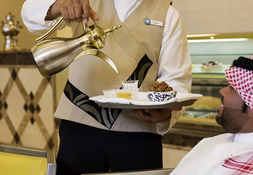 /media/umrah-images/qahwa-with-dates.webp