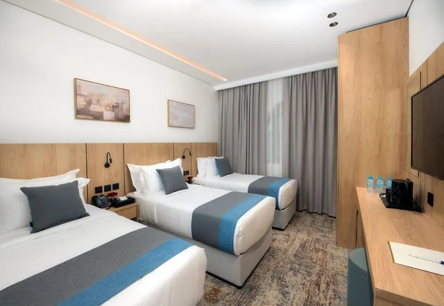 /media/umrah-images/room-with-3-single-beds%20%283%29.webp