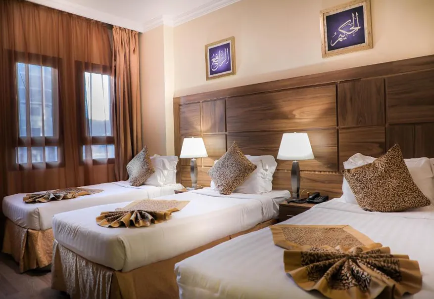 /media/umrah-images/room-with-3-single-beds.webp