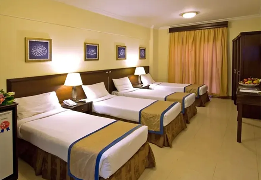 /media/umrah-images/room-with-4-single-beds%20%281%29.webp