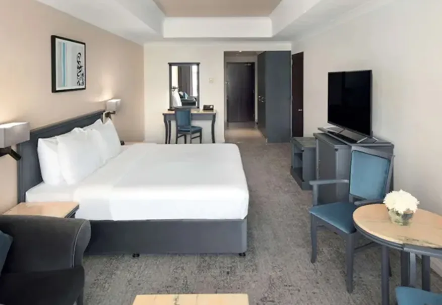 /media/umrah-images/room-with-double-bed%20%2811%29.webp