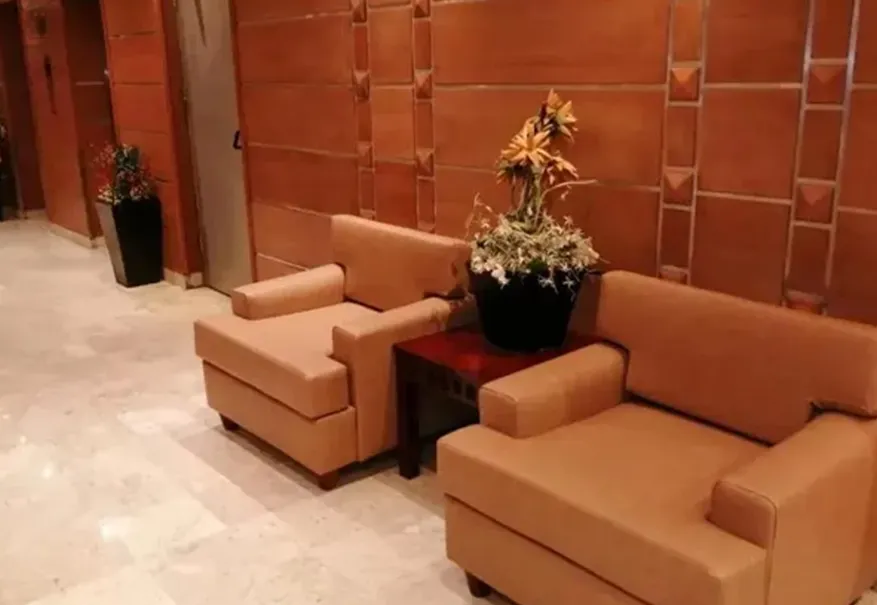 /media/umrah-images/sitting-area%20%2819%29.webp